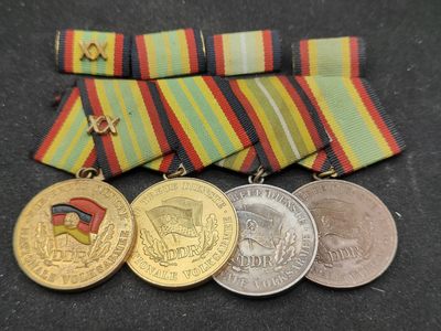 全场0元起拍 第97期 咸鱼国勋章拍卖专场 10月8日（周日）下午6：00开始 - 早期900银 带标 东德史塔西国安中校SIEBENHÜHNER·Bruno获得，东德人民军 5-20年圆满服役奖章一套联排带略