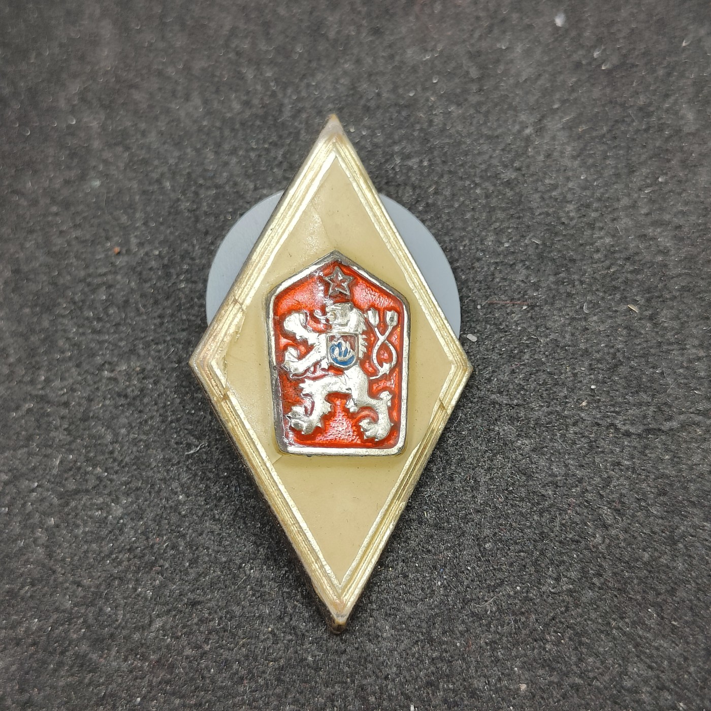 全场0元起拍 第97期 咸鱼国勋章拍卖专场 10月8日（周日）下午6：00开始 捷克斯洛伐克 苏联模式 高等军校毕业证章 带标