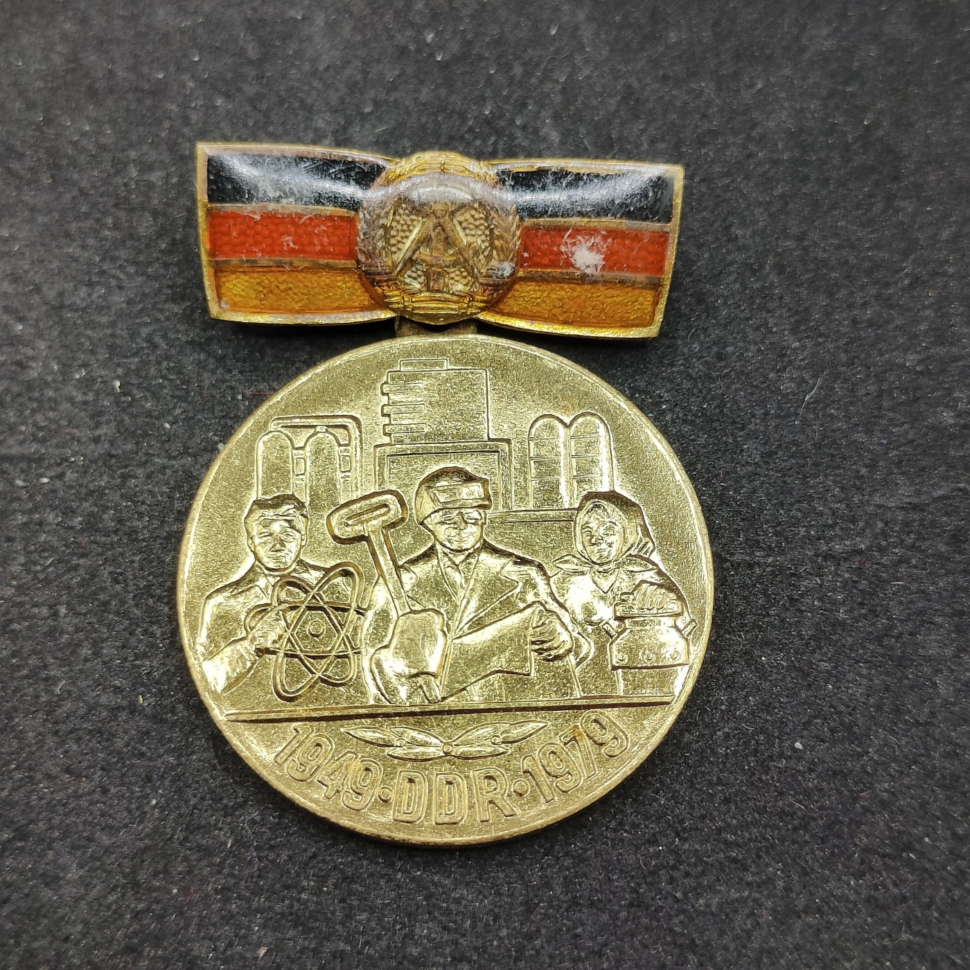 全场0元起拍 第97期 咸鱼国勋章拍卖专场 10月8日（周日）下午6：00开始 东德建国30周年奖章