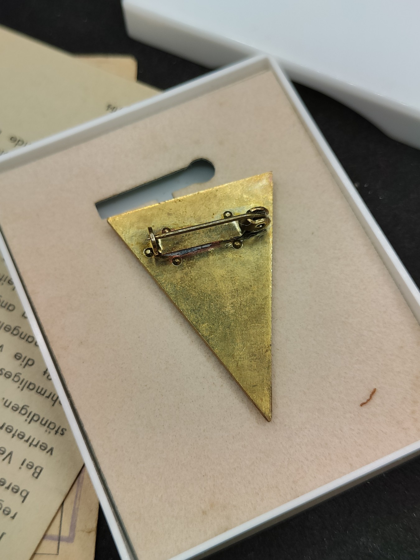 全场0元起拍 第97期 咸鱼国勋章拍卖专场 10月8日（周日）下午6：00开始 东德史塔西国安中校SIEBENHÜHNER·Bruno获得 史塔西毕业证章，带两张培训证明