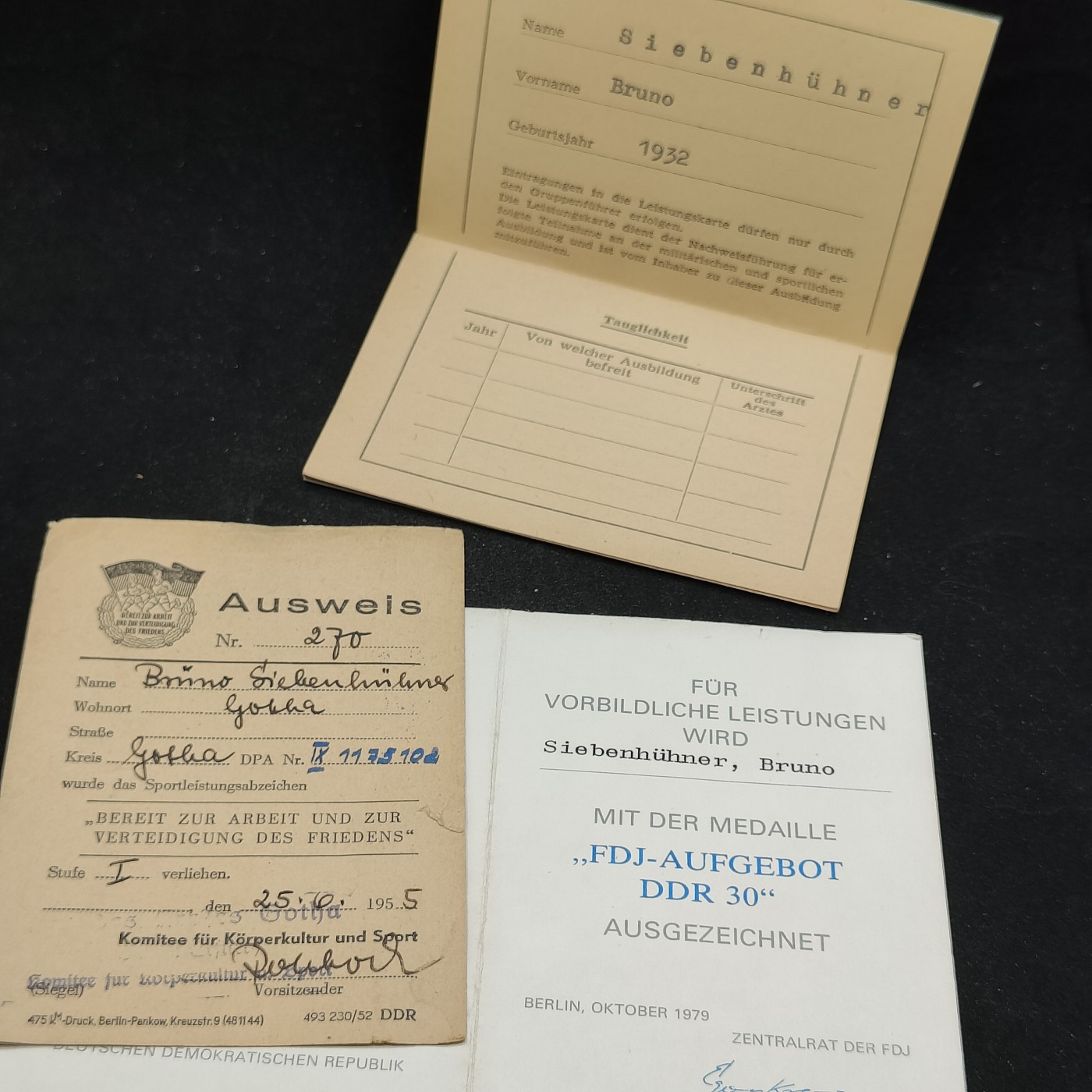 全场0元起拍 第97期 咸鱼国勋章拍卖专场 10月8日（周日）下午6：00开始 东德史塔西国安中校SIEBENHÜHNER·Bruno，证书一套