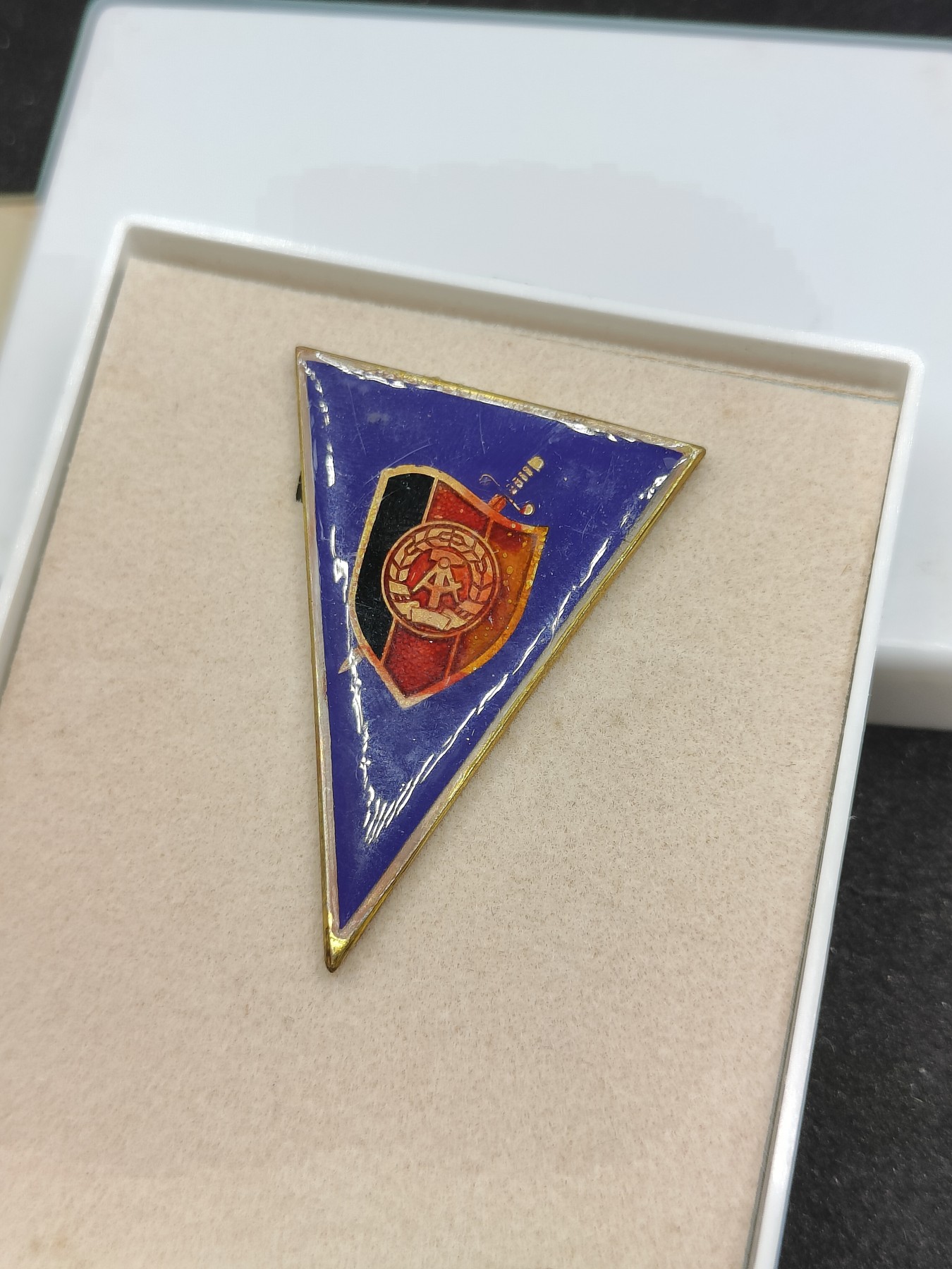 全场0元起拍 第97期 咸鱼国勋章拍卖专场 10月8日（周日）下午6：00开始 东德史塔西国安中校SIEBENHÜHNER·Bruno获得 史塔西毕业证章，带两张培训证明