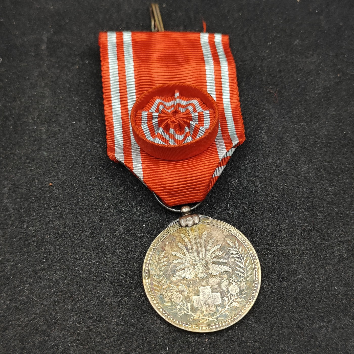 全场0元起拍 第97期 咸鱼国勋章拍卖专场 10月8日（周日）下午6：00开始 极稀有 全鎏金版 赤十字金色特别社员章 银制