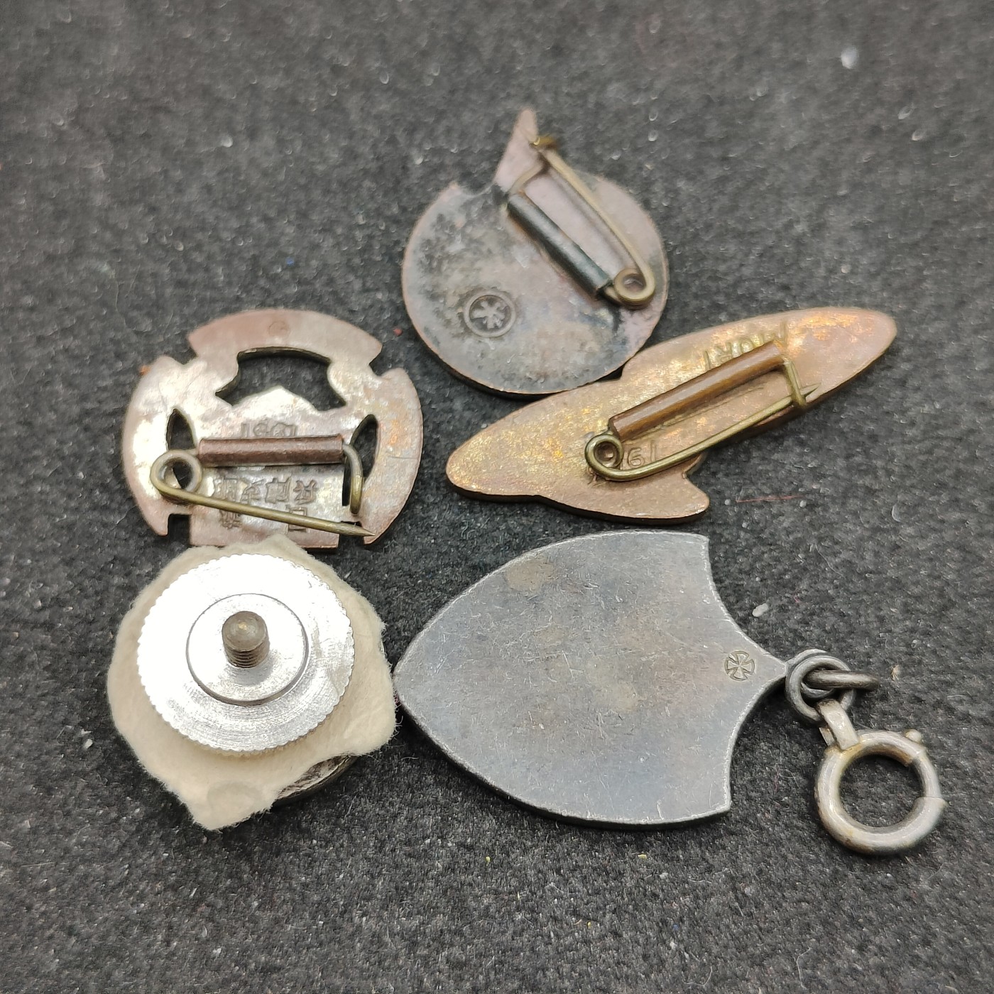 全场0元起拍 第97期 咸鱼国勋章拍卖专场 10月8日（周日）下午6：00开始 日本徽章一组