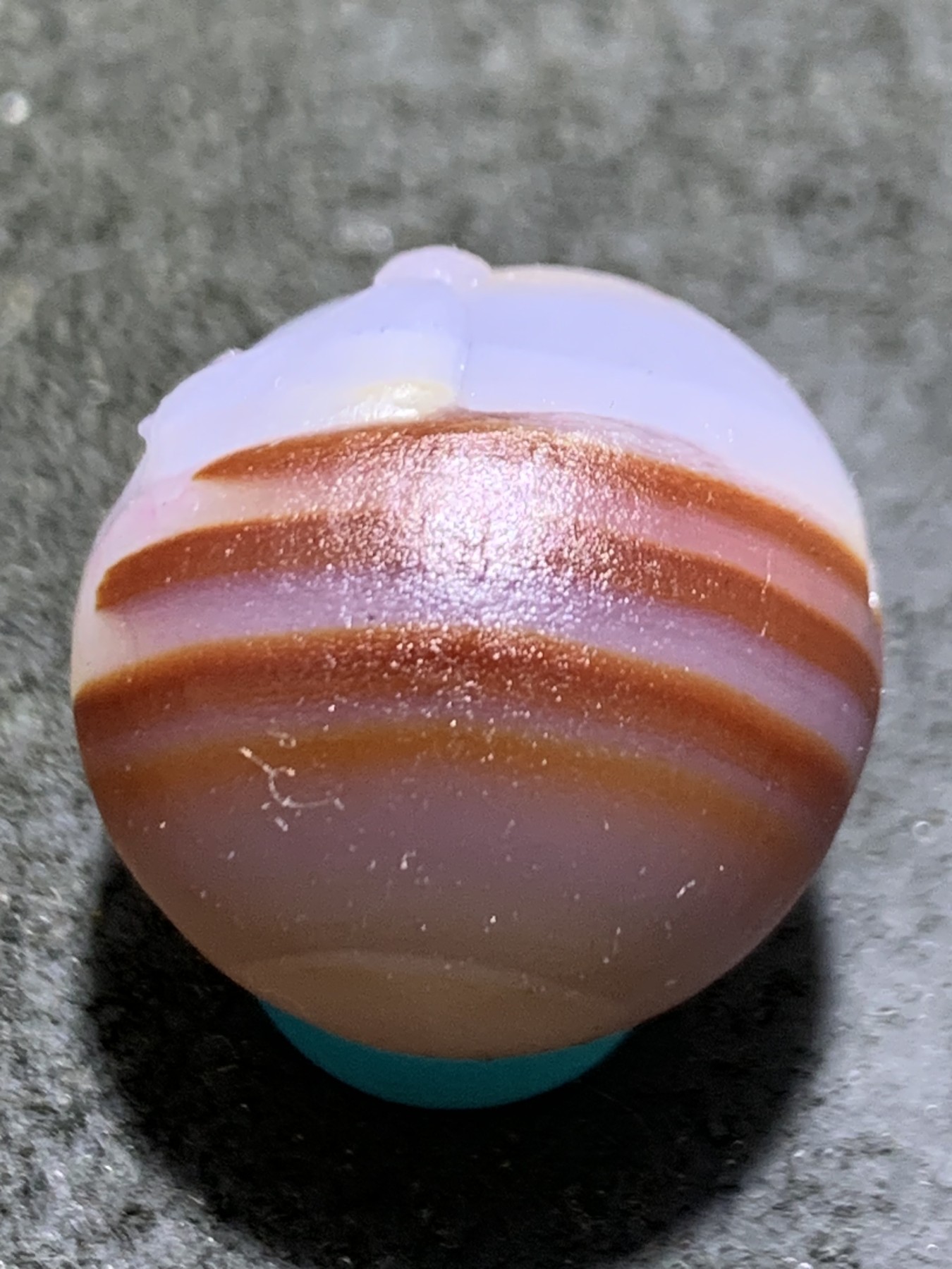 精美亚光高玉化巴西玛瑙手工俏色巧雕一叶知秋圆珠一个！