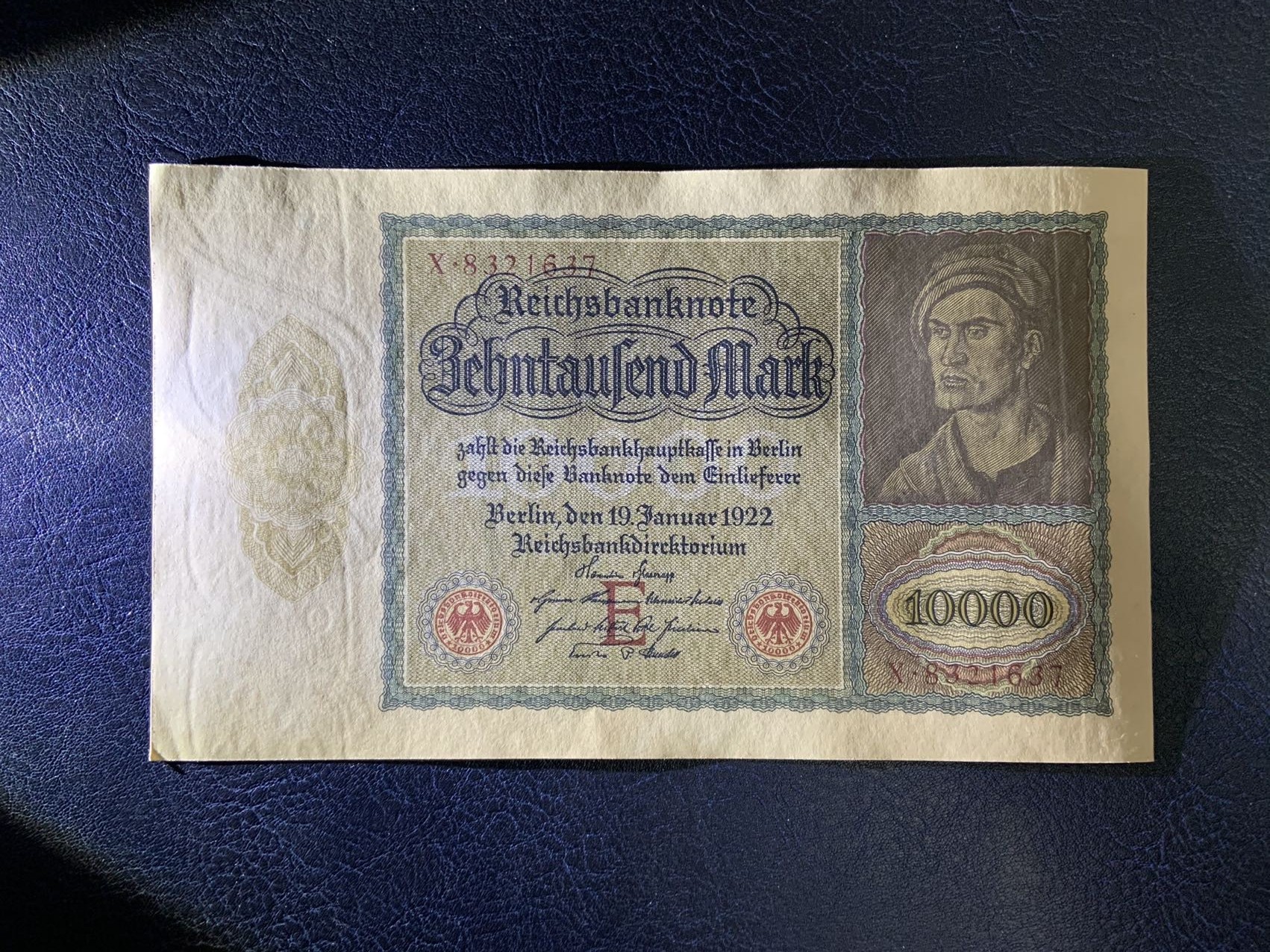 收藏联盟Quantum Auction 第294期拍卖 巴哈马彩背女王珍品 德国1922年10000马克 品相UNC- 超大票幅 初版红库印 票面压痕为原始工艺原因