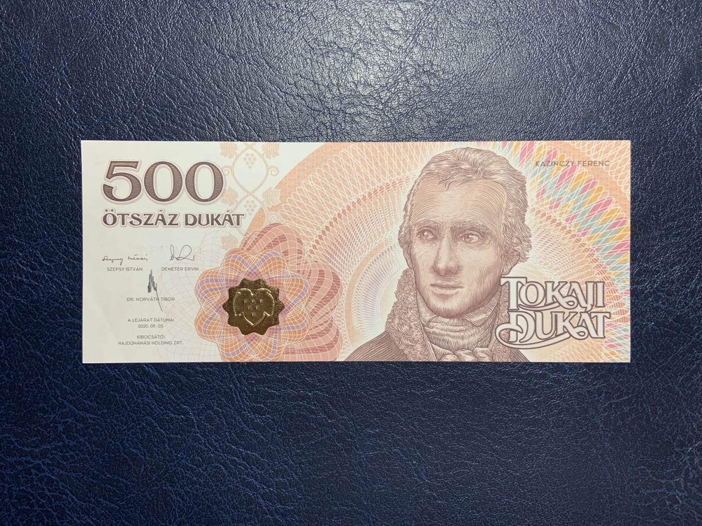 收藏联盟Quantum Auction 第294期拍卖 巴哈马彩背女王珍品 匈牙利(托卡伊杜卡特)2020年500福林 品相UNC- 角微折 千位号