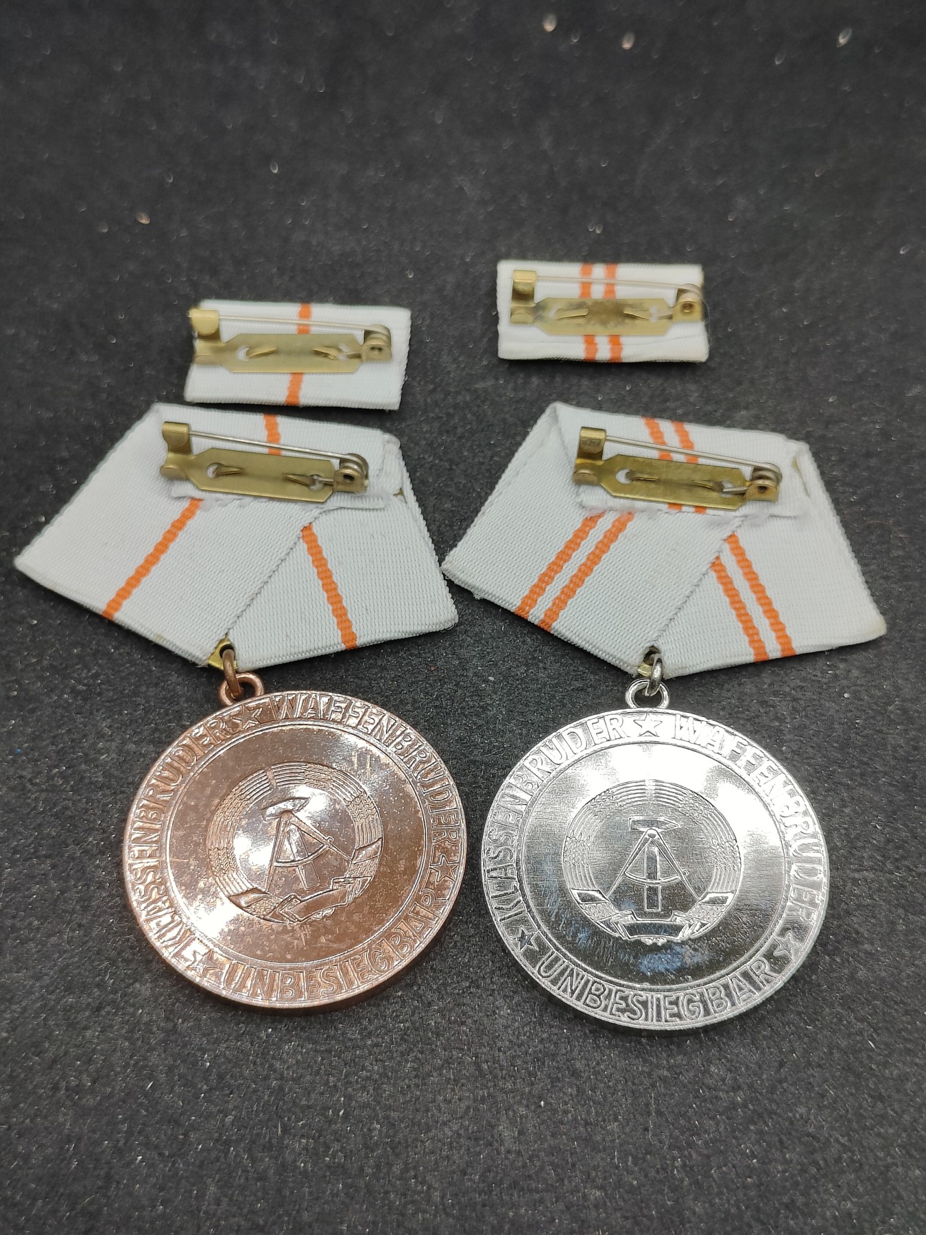 全场0元起拍 第97期 咸鱼国勋章拍卖专场 10月8日（周日）下午6：00开始 东德史塔西国安中校SIEBENHÜHNER·Bruno获得，巩固战斗友谊勋章两个带略