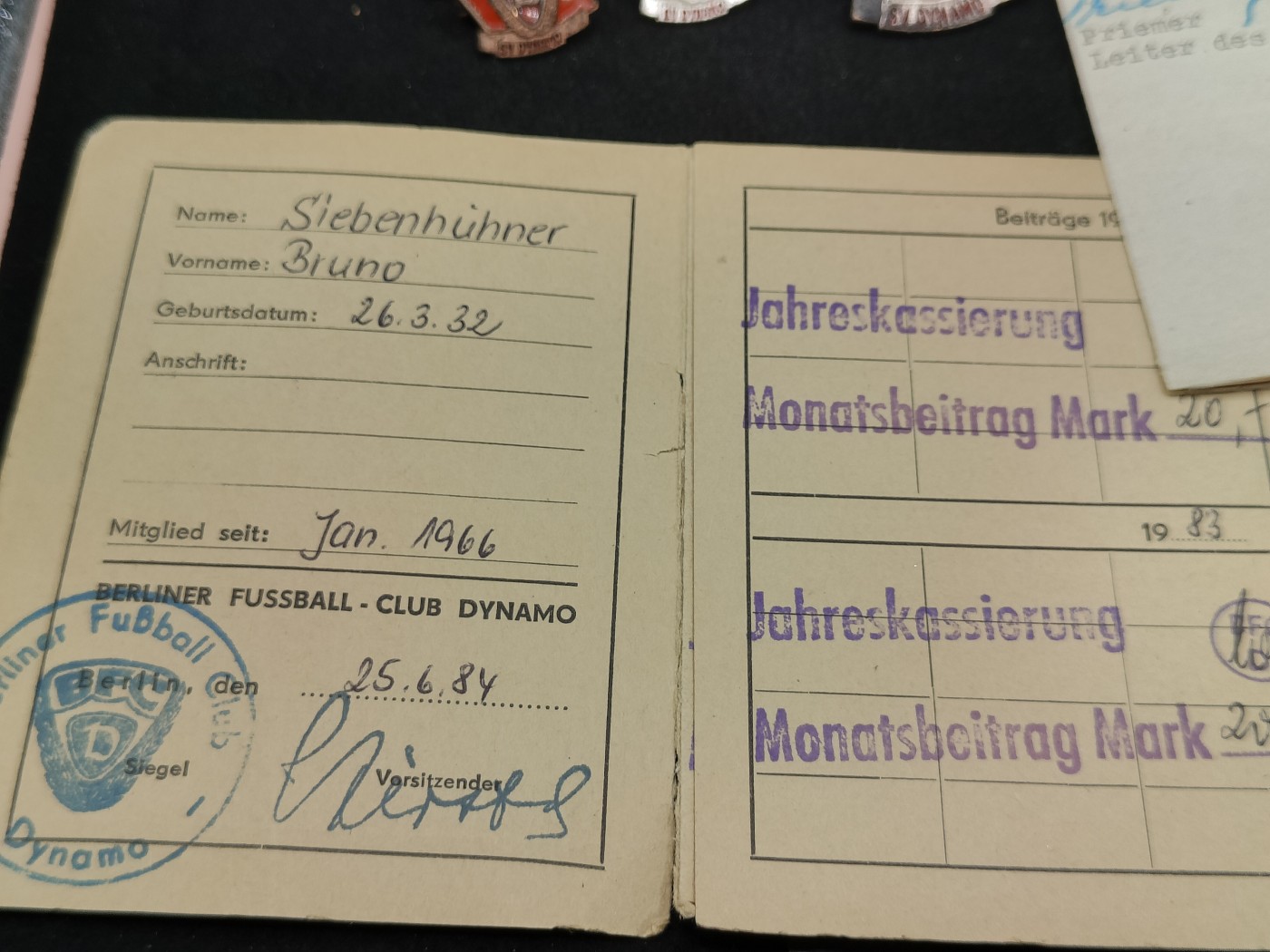 全场0元起拍 第97期 咸鱼国勋章拍卖专场 10月8日（周日）下午6：00开始 东德史塔西国安中校SIEBENHÜHNER·Bruno 东德bfc徽章极证书一套