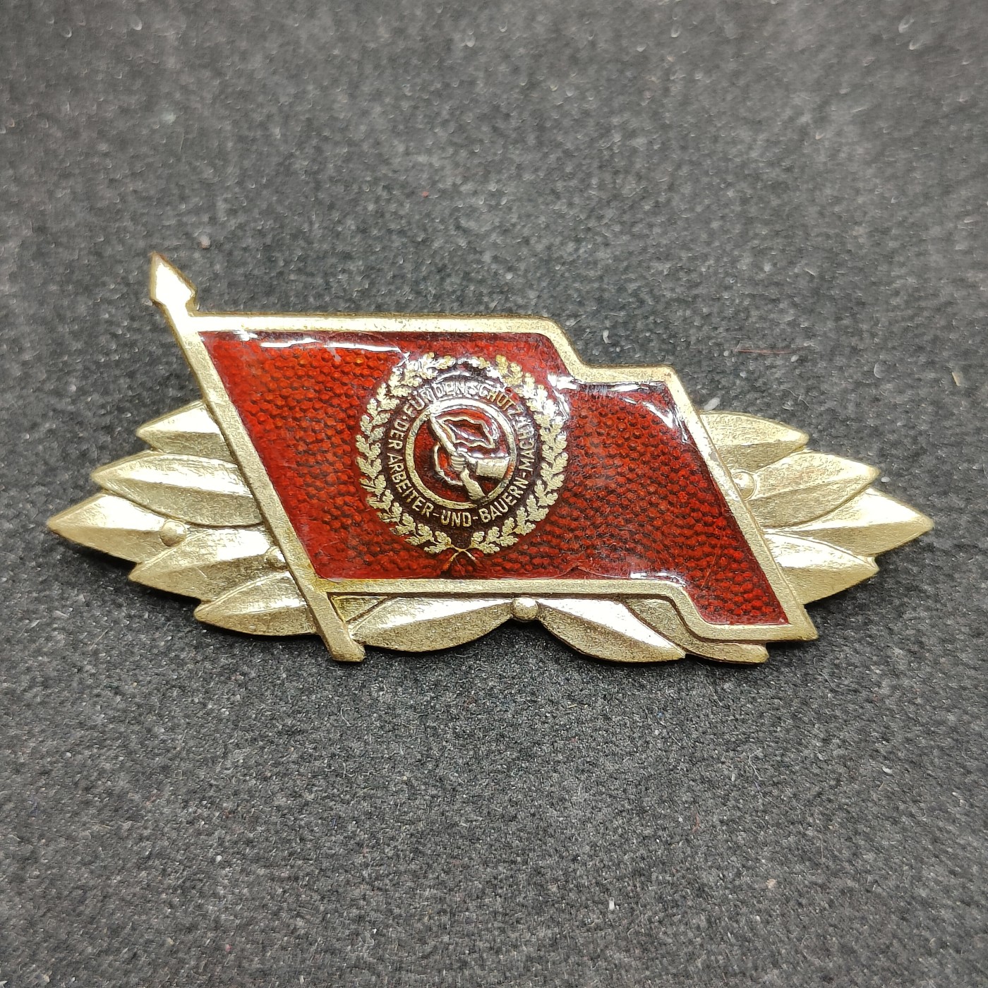 全场0元起拍 第97期 咸鱼国勋章拍卖专场 10月8日（周日）下午6：00开始 东德工战队徽章