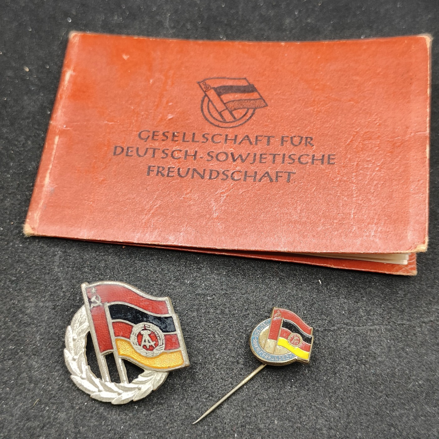 全场0元起拍 第97期 咸鱼国勋章拍卖专场 10月8日（周日）下午6：00开始 东德史塔西国安中校SIEBENHÜHNER·Bruno获得，苏德友证章一套带证