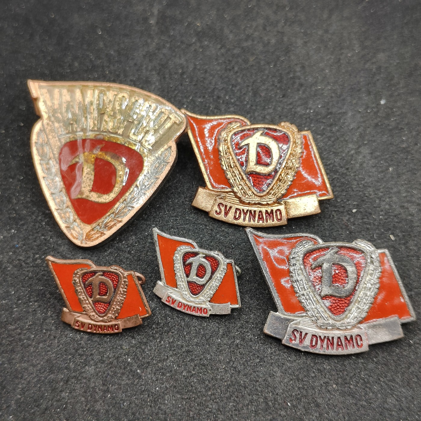 全场0元起拍 第97期 咸鱼国勋章拍卖专场 10月8日（周日）下午6：00开始 东德史塔西国安中校SIEBENHÜHNER·Bruno 东德bfc徽章极证书一套