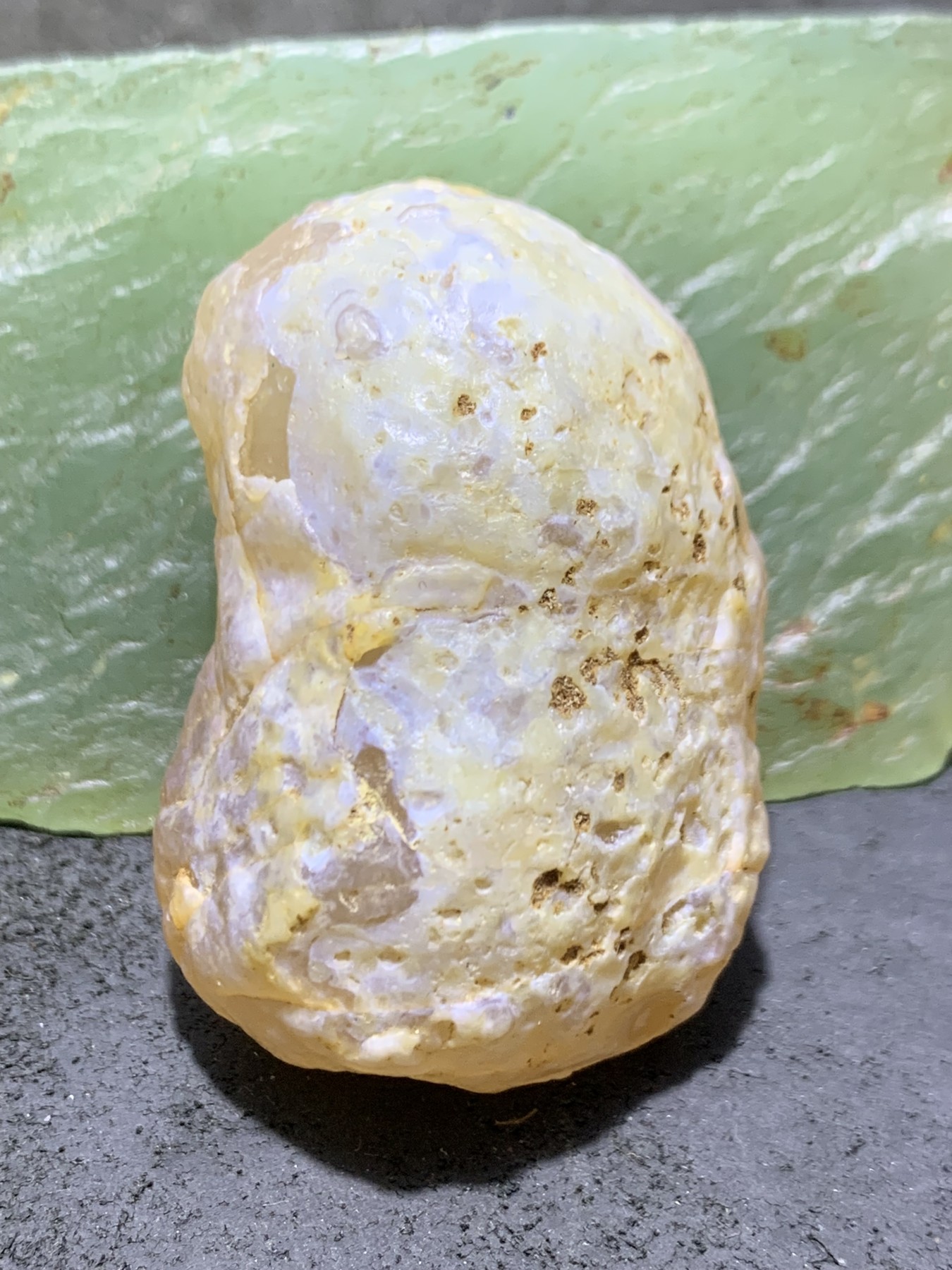 放福利！精美天然千层纹奶油皮阿拉善玛瑙原石一颗，