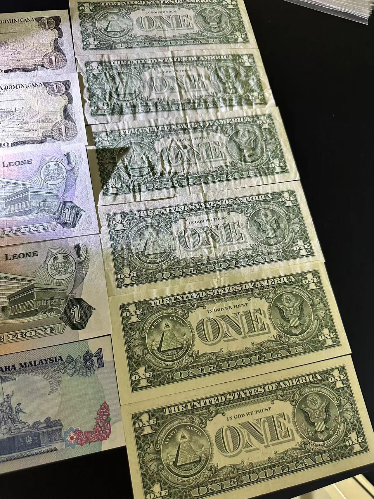 《外钞收藏家》第三百零三期（连拍第二场） 四个国家11张 有新有旧 品相如图