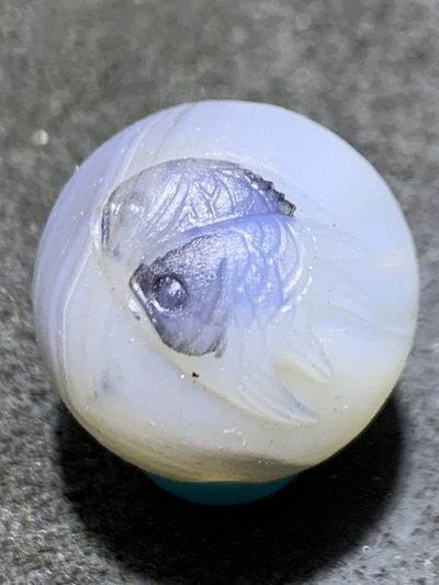 精美高玉化亚光海洋玉髓手工俏色巧雕双鱼随形圆珠一个！寓意：连年有余， - 精美高玉化亚光海洋玉髓手工俏色巧雕双鱼随形圆珠一个！寓意：连年有余，