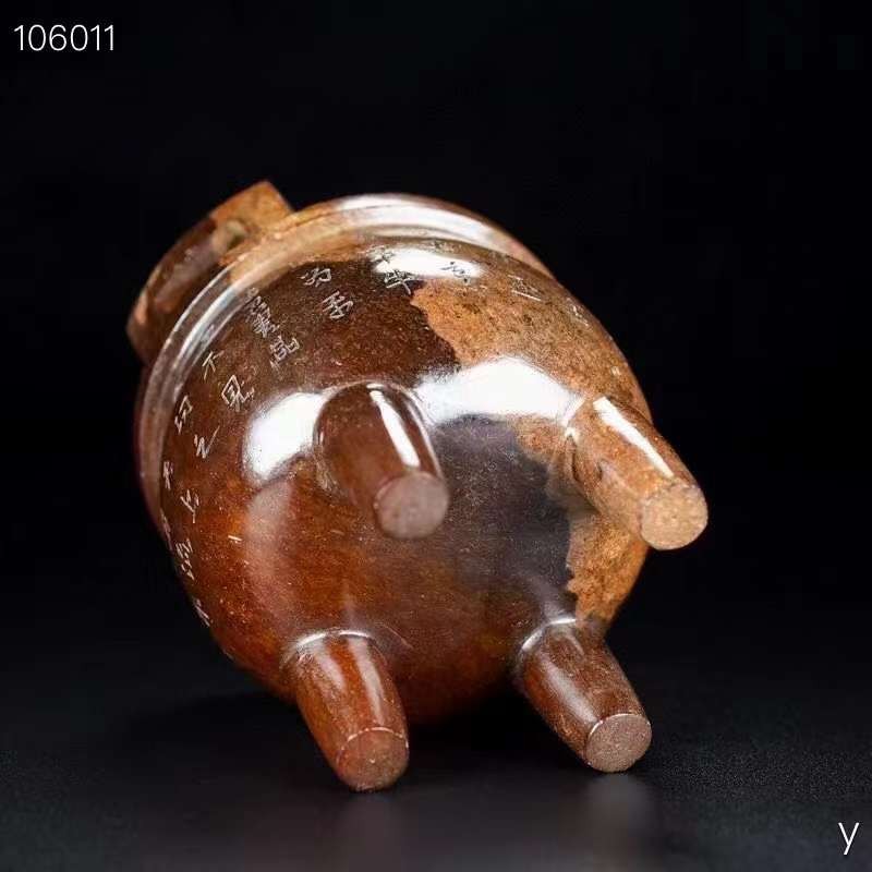 旧藏，极品和田玉香炉，玉质细腻，包浆厚重，沁色入骨，雕工精细，局部带有红沁，品相完美，细节如图