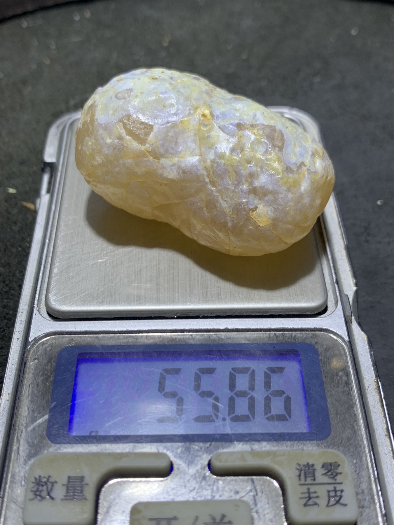 放福利！精美天然千层纹奶油皮阿拉善玛瑙原石一颗，