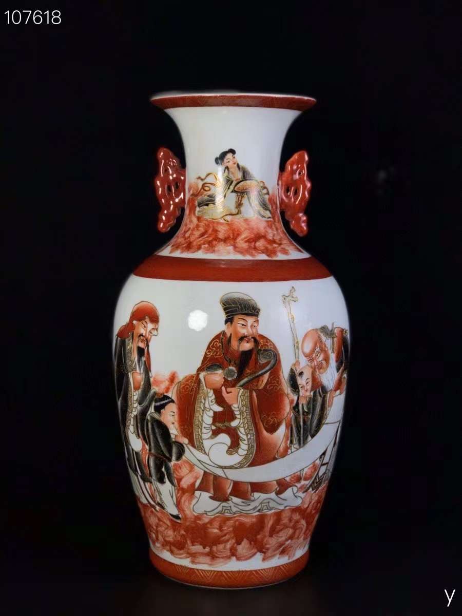 盧吴出口公司，咸丰人物故事挂耳瓶，纯手工胎，器形优美，造型周正挺拔，品相完整。