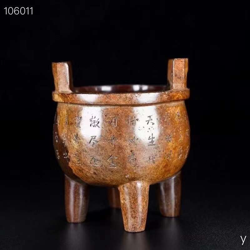 旧藏，极品和田玉香炉，玉质细腻，包浆厚重，沁色入骨，雕工精细，局部带有红沁，品相完美，细节如图