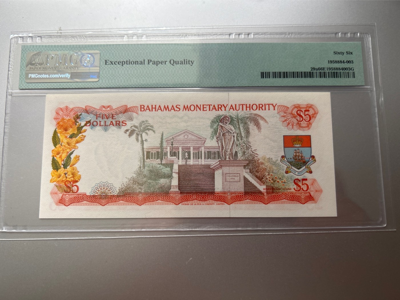 收藏联盟Quantum Auction 第294期拍卖 巴哈马彩背女王珍品 巴哈马1968年彩背版5元 PMG66 无47头尾8 巴哈马首都的总督府