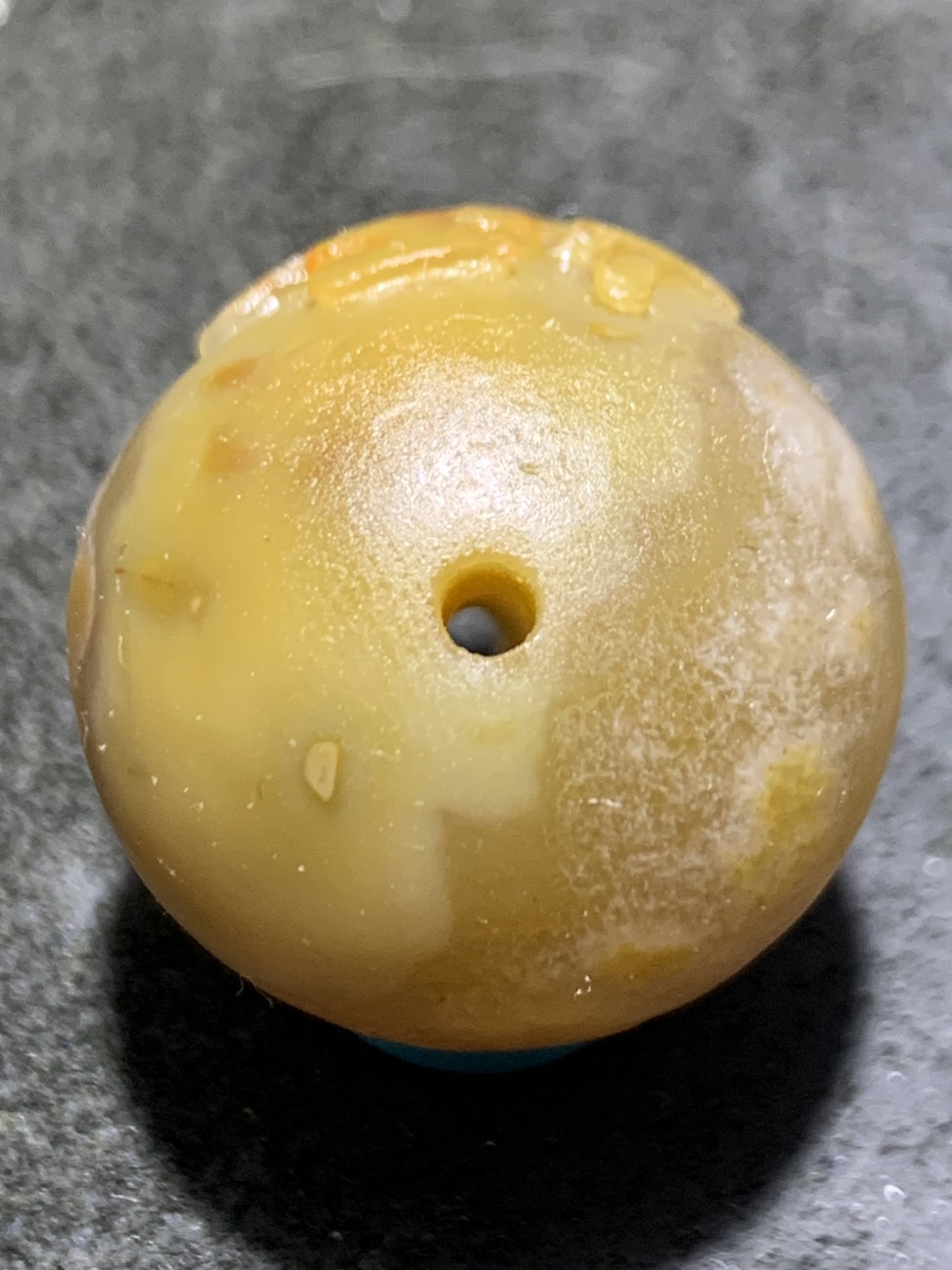 精美高玉化亚光战国红玛瑙手工俏色巧雕悟字珠一个，