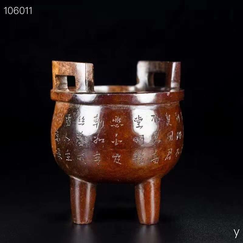旧藏，极品和田玉香炉，玉质细腻，包浆厚重，沁色入骨，雕工精细，局部带有红沁，品相完美，细节如图