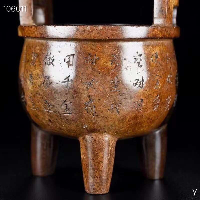 旧藏，极品和田玉香炉，玉质细腻，包浆厚重，沁色入骨，雕工精细，局部带有红沁，品相完美，细节如图