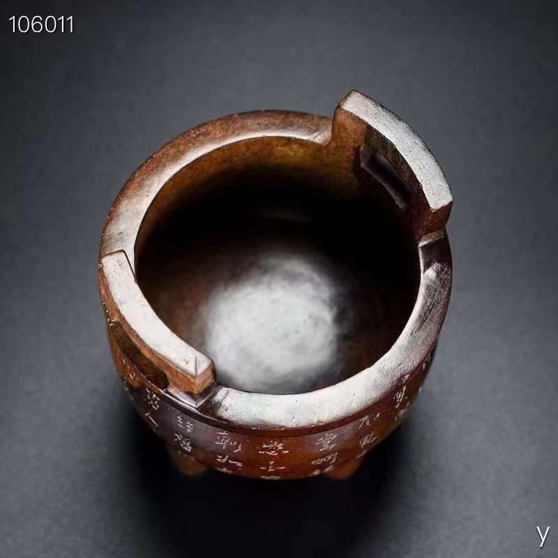旧藏，极品和田玉香炉，玉质细腻，包浆厚重，沁色入骨，雕工精细，局部带有红沁，品相完美，细节如图