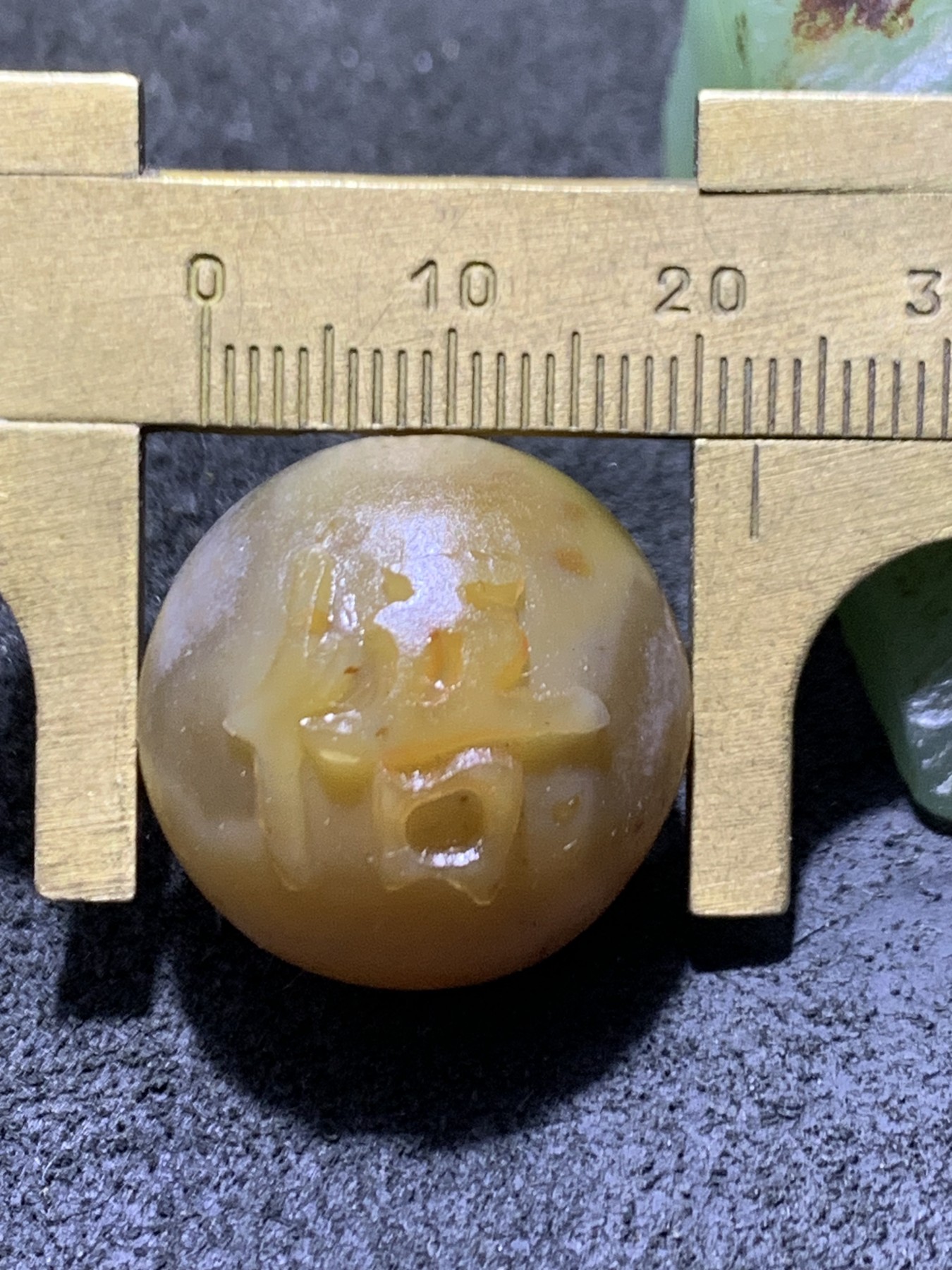 精美高玉化亚光战国红玛瑙手工俏色巧雕悟字珠一个，