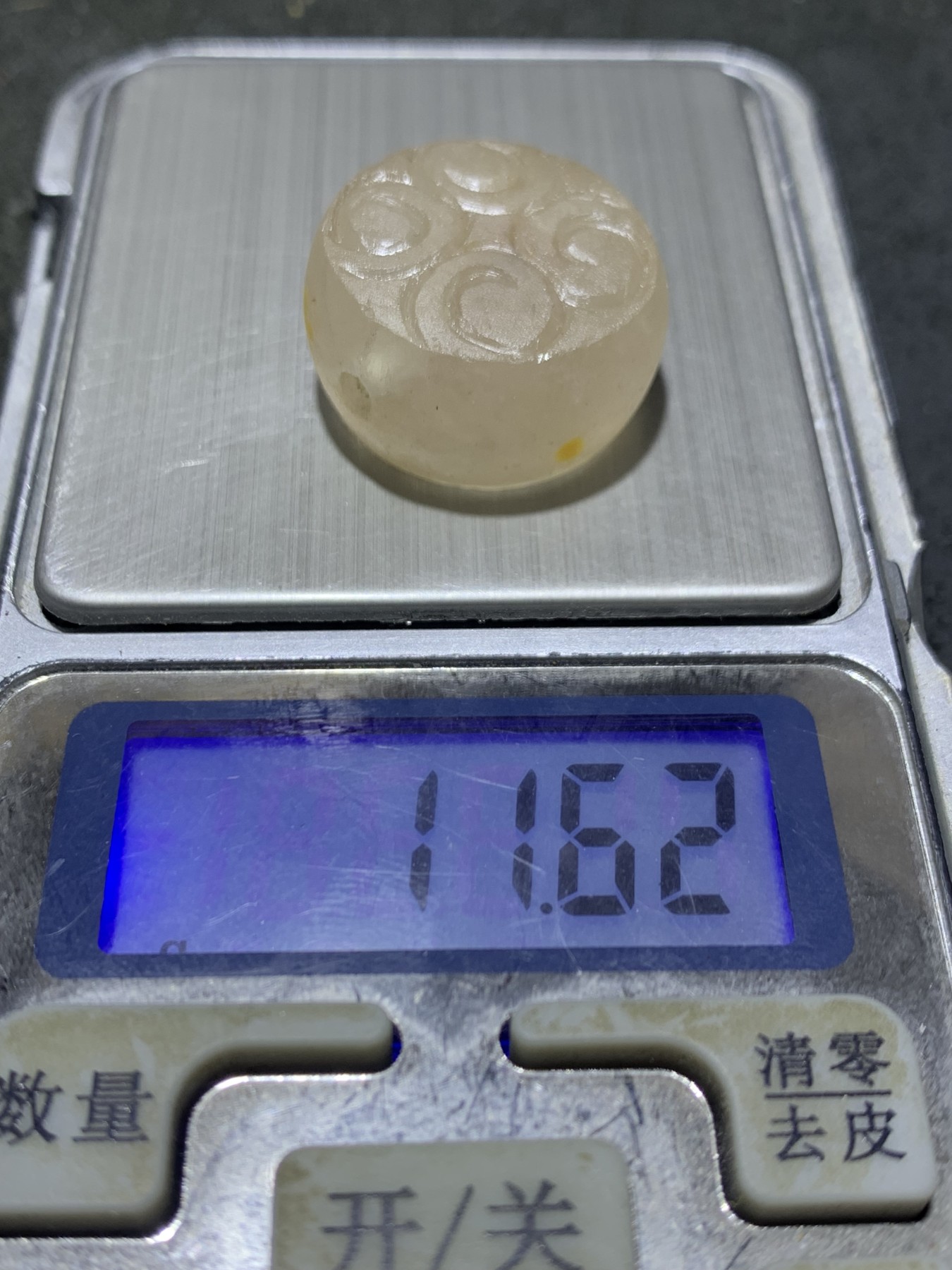 精美满冰亚光战国红玛瑙手工雕刻回纹背云（板珠）一个