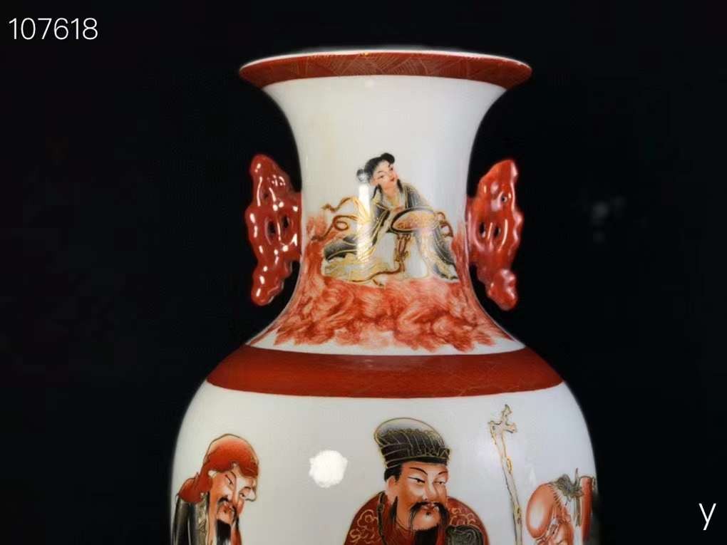 盧吴出口公司，咸丰人物故事挂耳瓶，纯手工胎，器形优美，造型周正挺拔，品相完整。