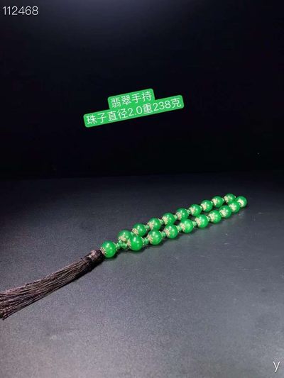 翡翠手持：选料上乘，玉质圆润，造型独特，包浆浓厚，品相一流，沁色完美， - 翡翠手持：选料上乘，玉质圆润，造型独特，包浆浓厚，品相一流，沁色完美，
