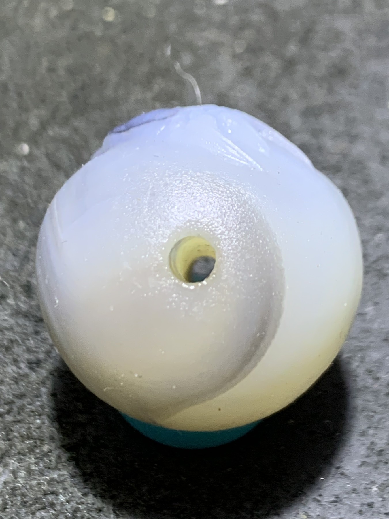 精美高玉化亚光海洋玉髓手工俏色巧雕双鱼随形圆珠一个！寓意：连年有余，