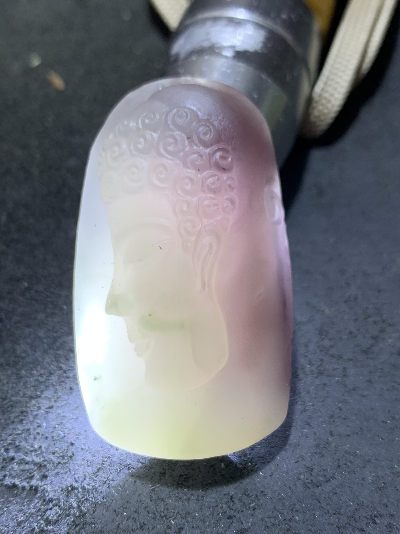 精美亚光紫绿玛瑙手工俏色巧雕一念之间吊坠一个！