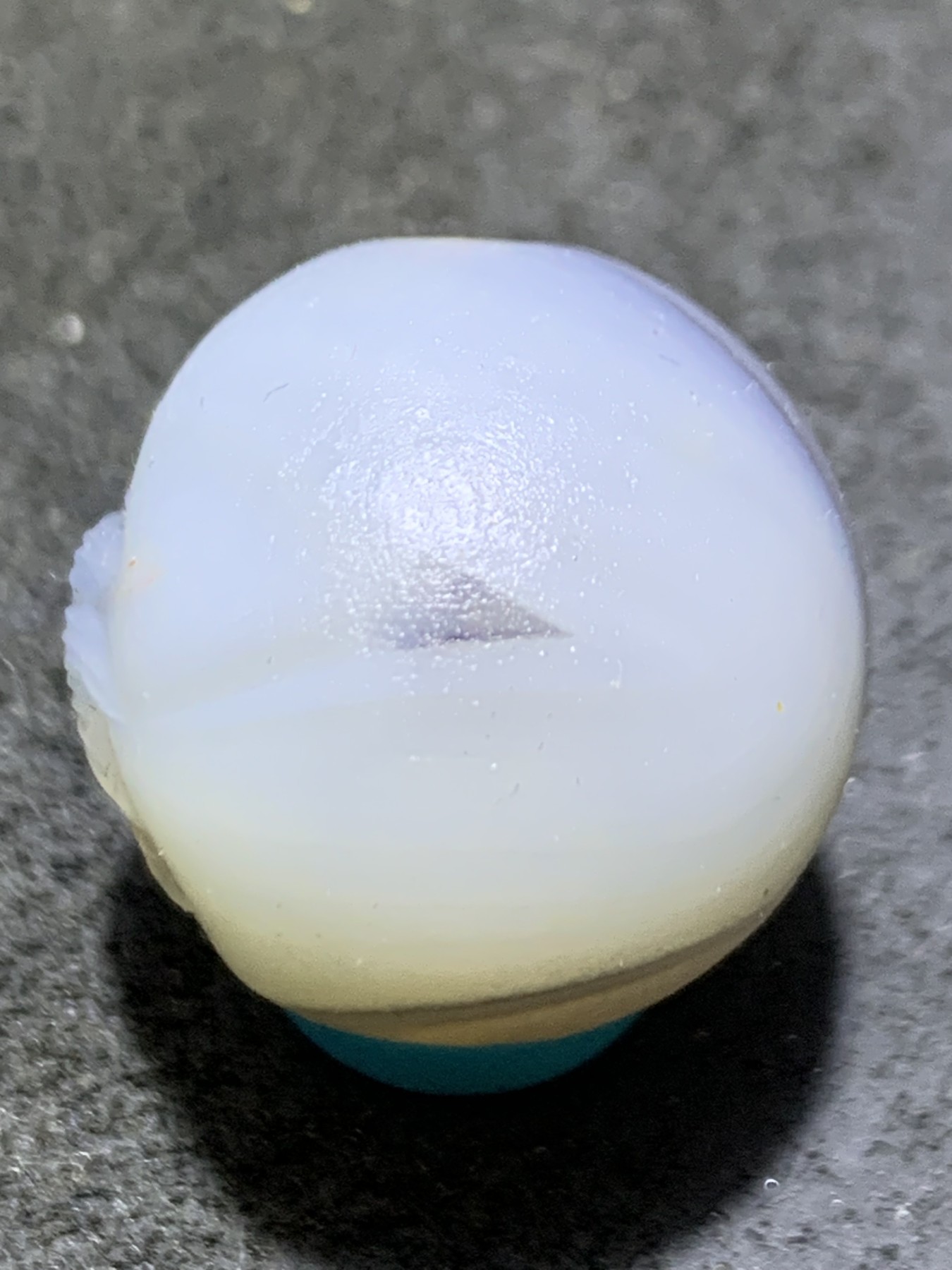 精美高玉化亚光海洋玉髓手工俏色巧雕双鱼随形圆珠一个！寓意：连年有余，