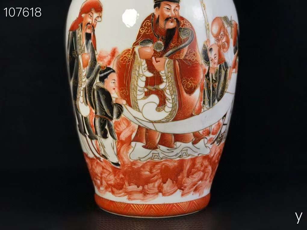 盧吴出口公司，咸丰人物故事挂耳瓶，纯手工胎，器形优美，造型周正挺拔，品相完整。