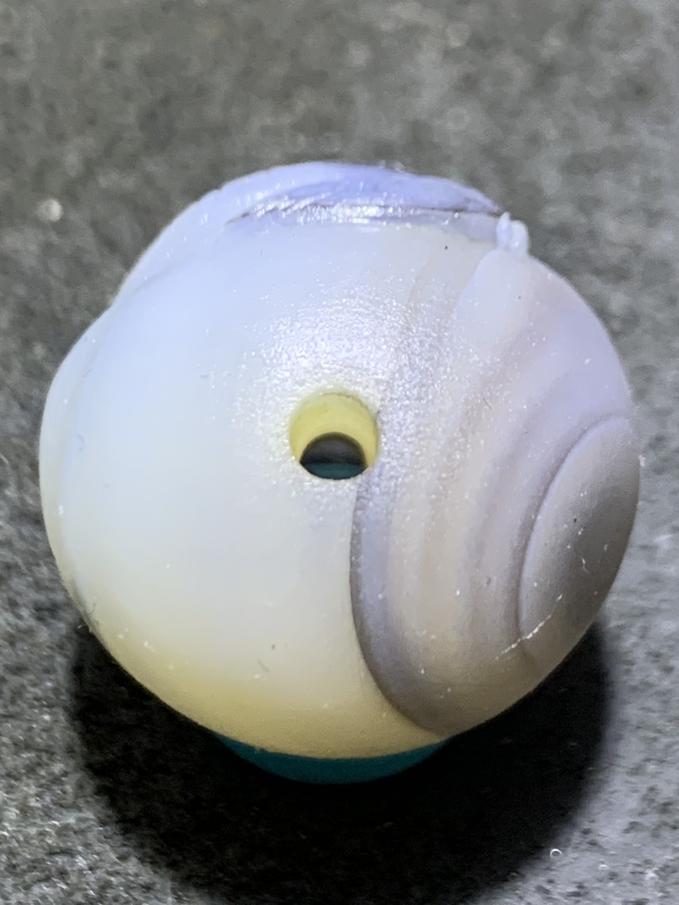 精美高玉化亚光海洋玉髓手工俏色巧雕双鱼随形圆珠一个！寓意：连年有余，