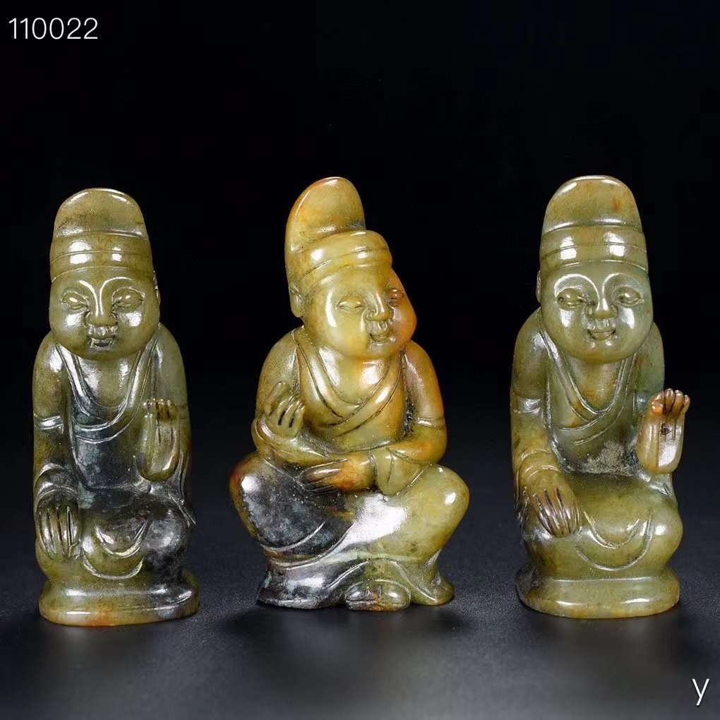 精品和田玉，乐在其中一套，玉质细腻，包浆厚重，沁色入骨，雕工精细，品相完美，细节如图，大长5宽2.5高9厘米，小长3宽2.5高9.8厘米，重1030克！