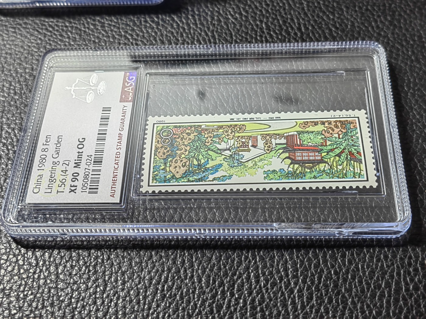 洪涛臻品批发群 精选邮票限时拍卖第四百零一期  T56留园  新全  ASG90高分一组，中盒，一手出分，非常漂亮，版撕全品送评，最严格时期一次性出分，面艳背白，票状态极佳，一枚壳子一边磕碰损伤如图，中拍金额减100元换壳费作为补偿【磕碰非筋票】