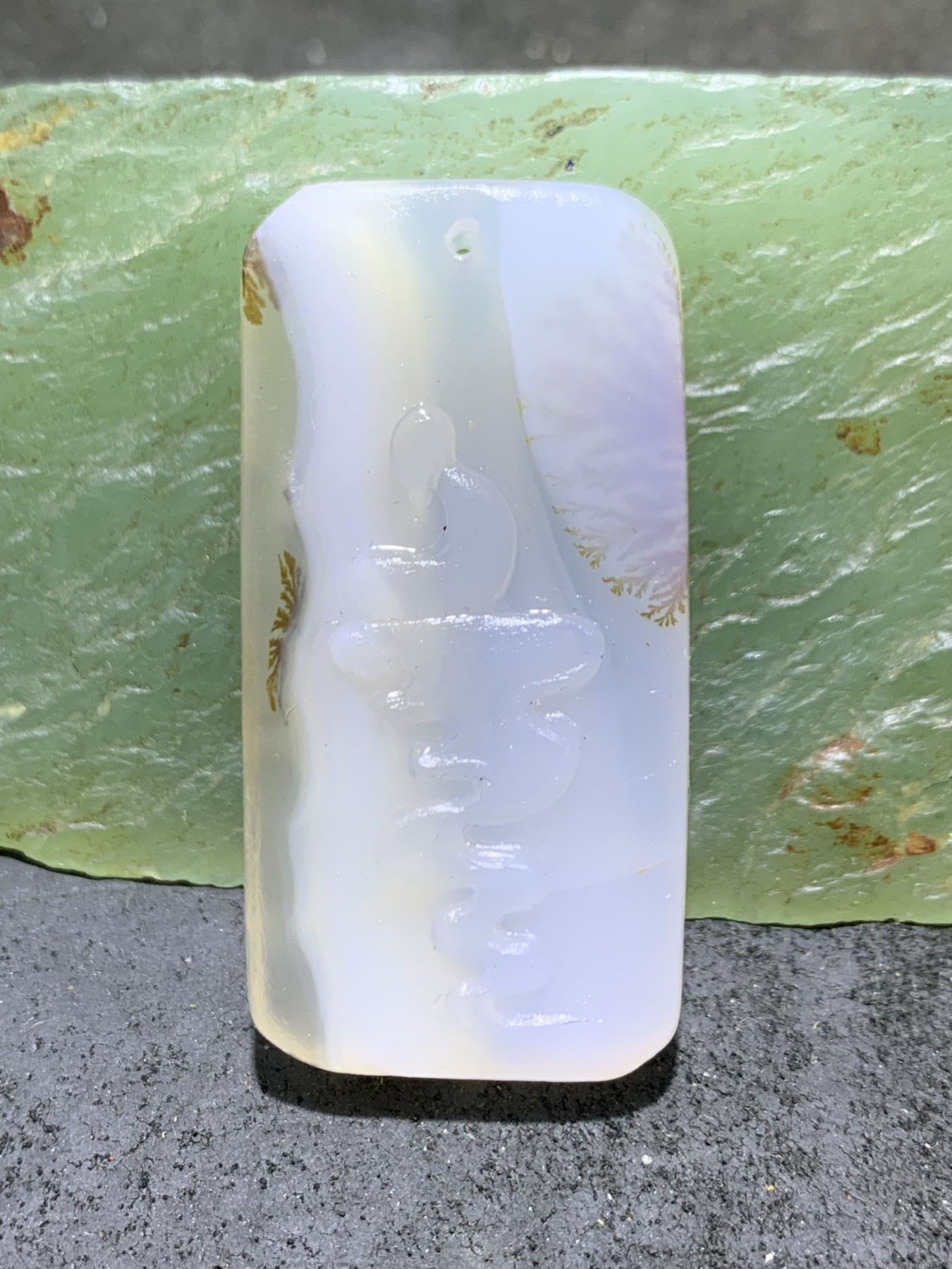 精美高玉化草花纹马达加斯加海洋玉髓手工俏色巧雕得道成佛牌子一个
