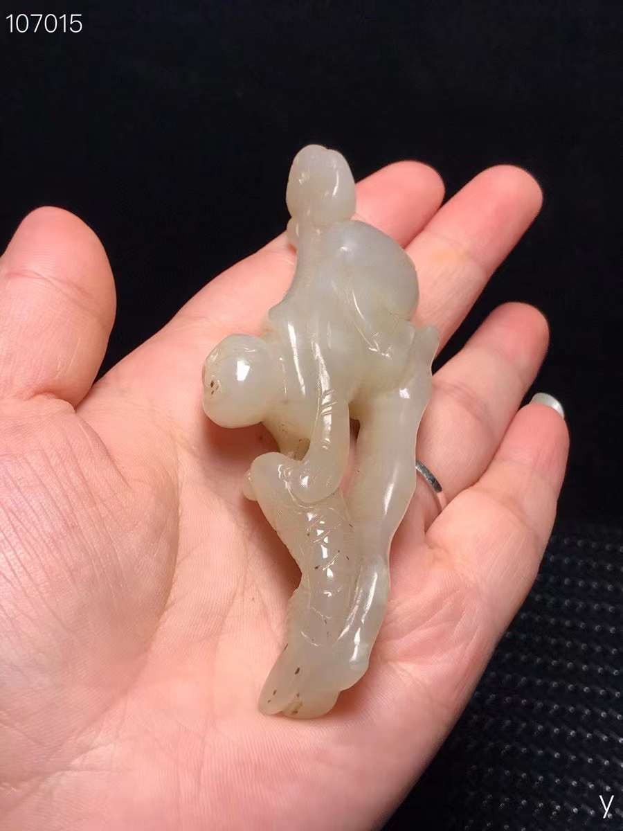和田玉摆件，雕工精湛，包浆老道，沁色完美，玉质温润细腻，收藏佳品！