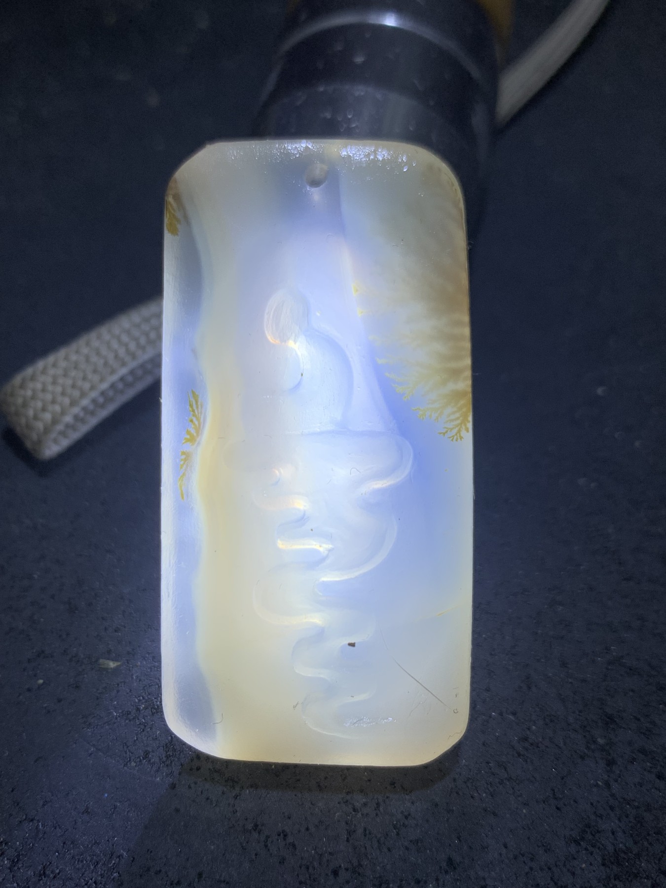 精美高玉化草花纹马达加斯加海洋玉髓手工俏色巧雕得道成佛牌子一个