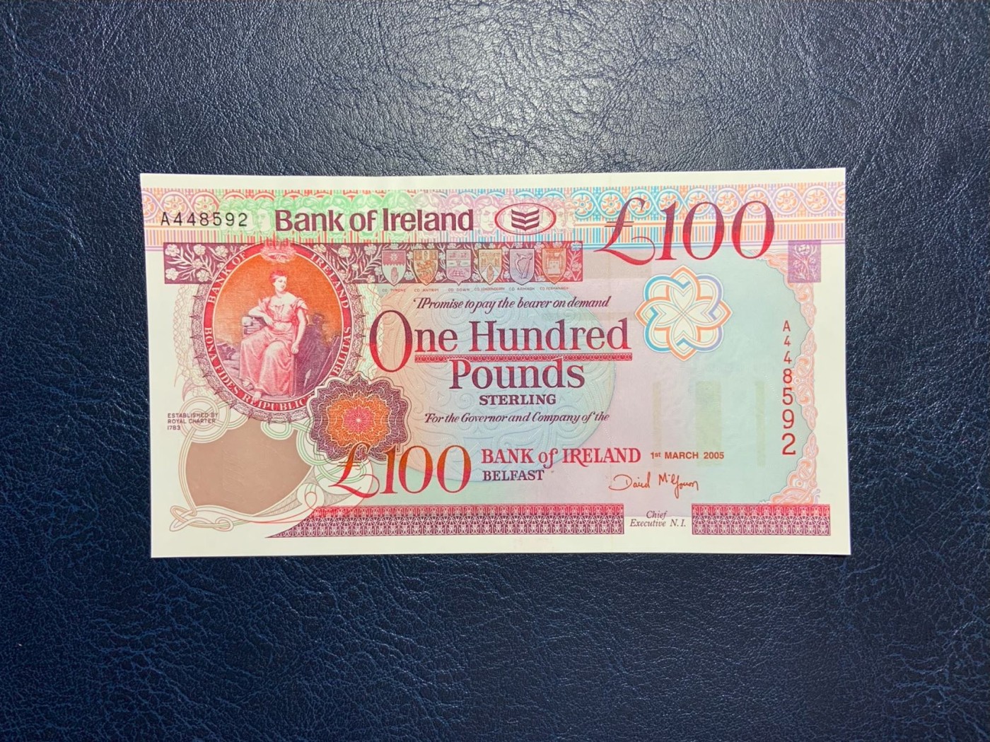 收藏联盟Quantum Auction 第295期拍卖  北爱尔兰2005年100镑首发A冠 品相UNC 边角有瑕疵 细节如图 贝尔法斯特女王大学