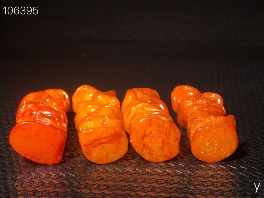 和田玉玉人，选料上乘，玉质圆润，造型独特，包浆浓厚，品相一流，沁色完美，
