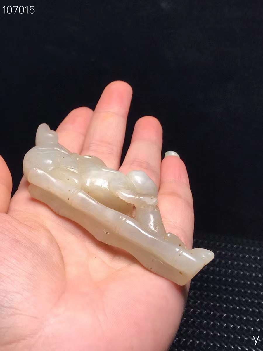和田玉摆件，雕工精湛，包浆老道，沁色完美，玉质温润细腻，收藏佳品！