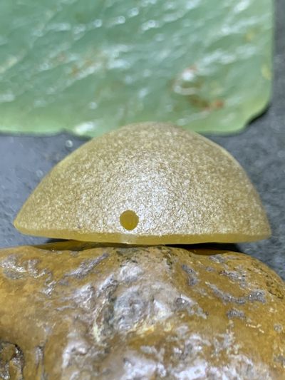 精美亚光高润度冻料冰飘蒙料战国红玛瑙手工俏色巧雕刻古蜀文化三星堆面具吊坠一个， 精美亚光高润度冻料冰飘蒙料战国红玛瑙手工俏色巧雕刻古蜀文化三星堆面具吊坠一个，