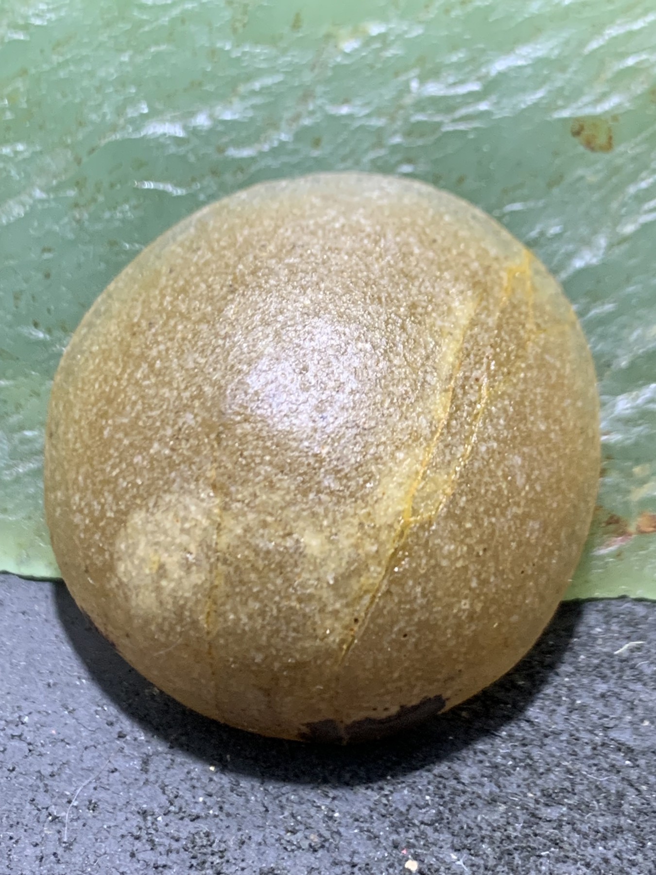 精美原皮亚光高玉化冻料飘金沙鸡油黄蒙料战国红玛瑙手工俏色巧雕金龙鱼随形吊坠一个！