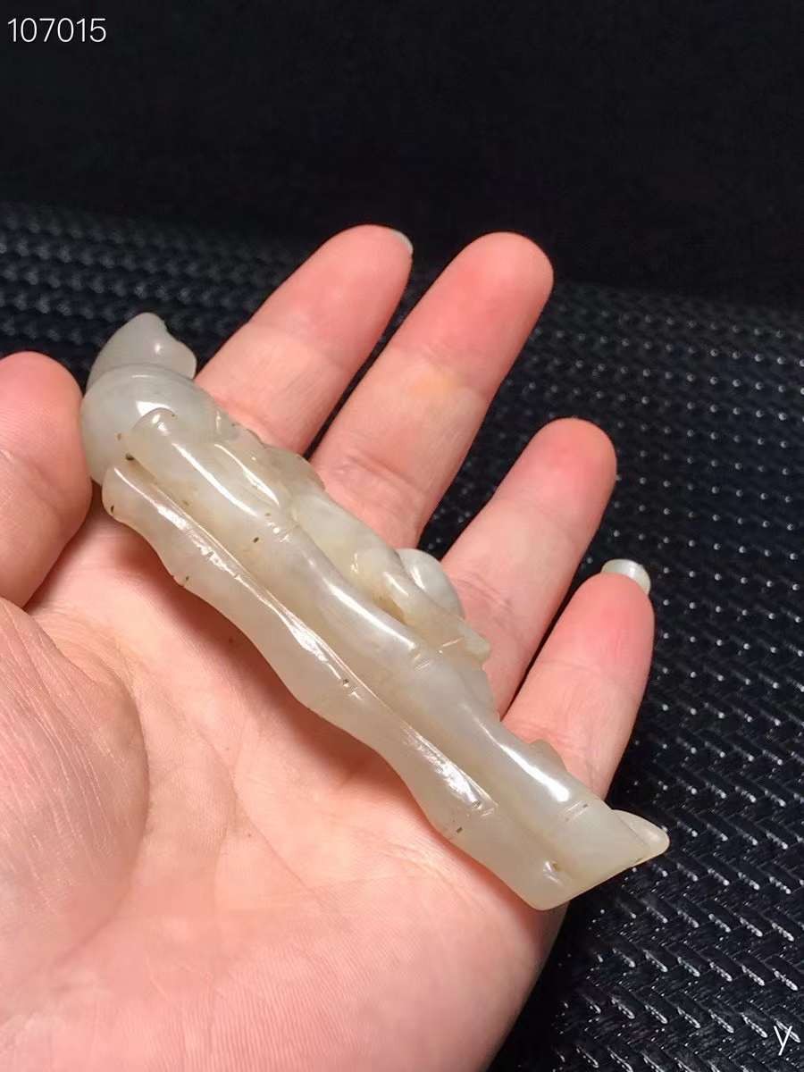 和田玉摆件，雕工精湛，包浆老道，沁色完美，玉质温润细腻，收藏佳品！
