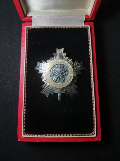 盛世勋华——号角文化勋章邮票专场拍卖第142期 - 南斯拉夫三级人民军勋章 银制带银标厂标 带早期滚边原盒