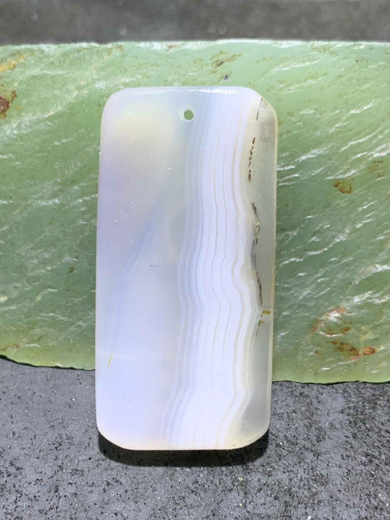 精美高玉化草花纹马达加斯加海洋玉髓手工俏色巧雕得道成佛牌子一个